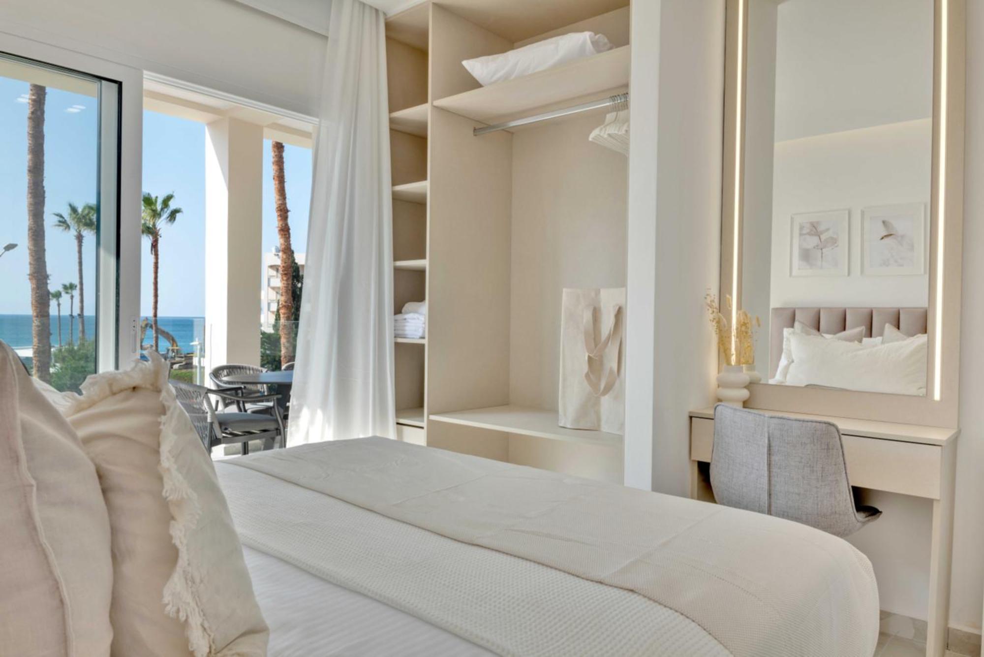 Phaedrus Living: Seaview Luxury Flat Limnaria 150 Apartment Paphos Luaran gambar