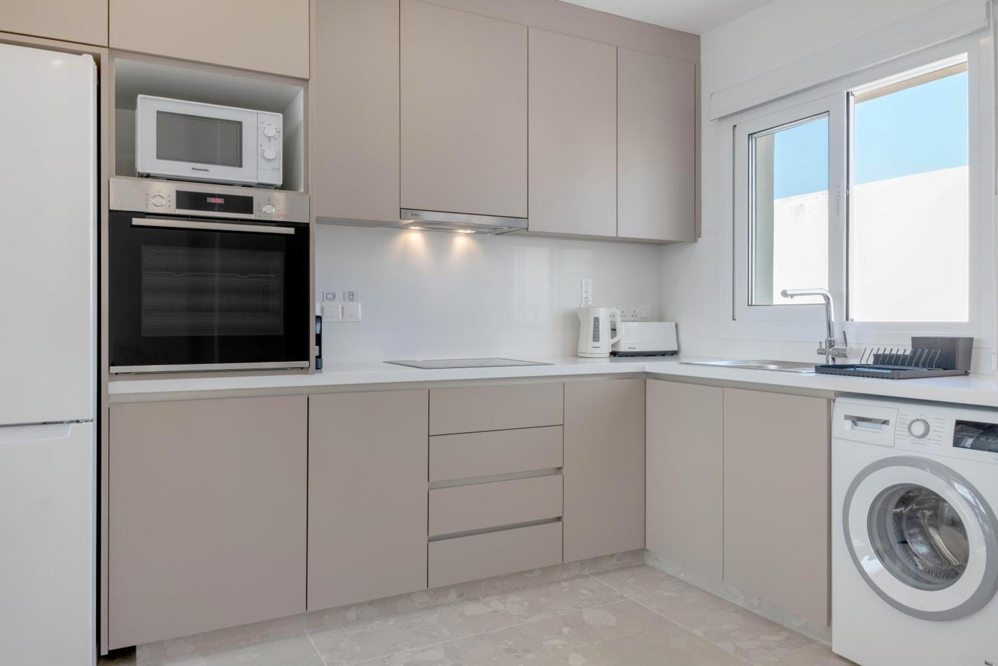 Phaedrus Living: Seaview Luxury Flat Limnaria 150 Apartment Paphos Luaran gambar